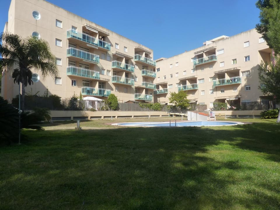 Facade/entrance, Swimming pool