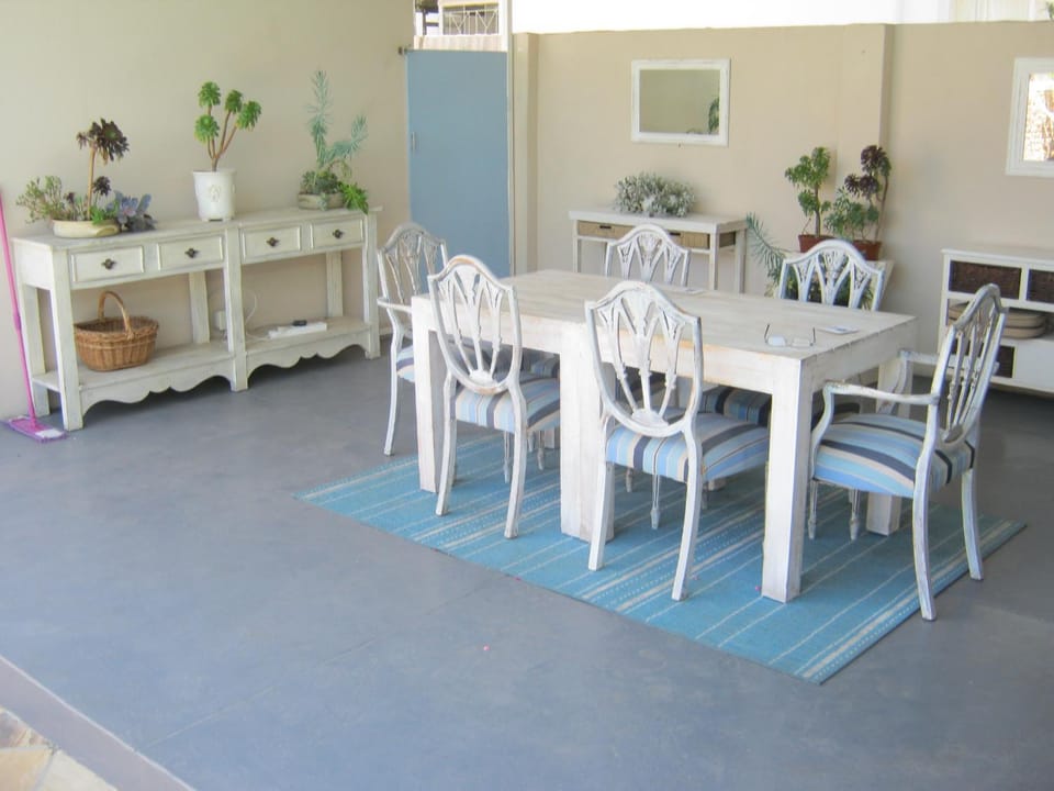 Restaurant/places to eat, Balcony/Terrace