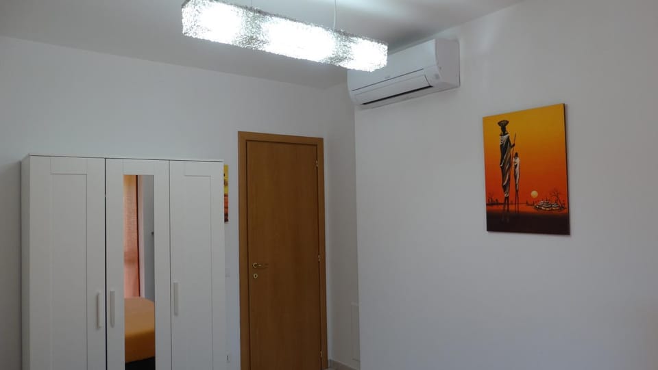Bedroom, air conditioner