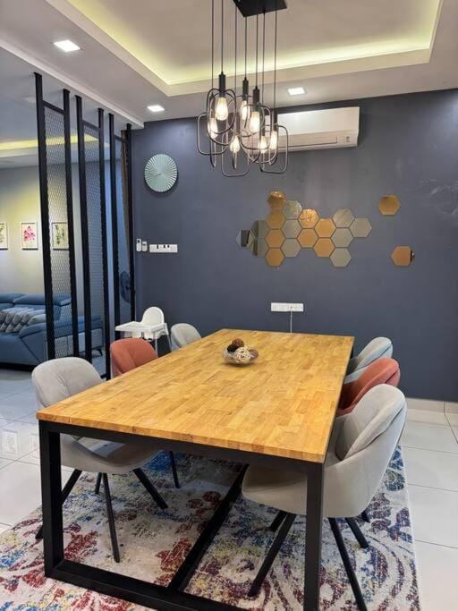 Seating area, Dining area