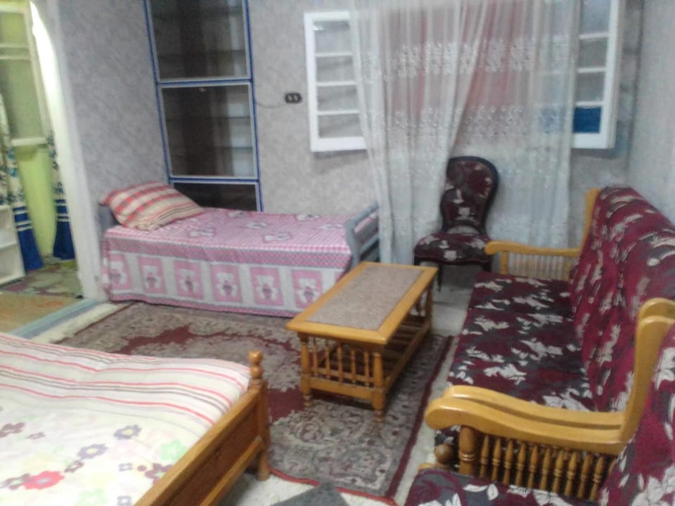 ش ادفو من ش عبد المنعم سند Hostel in Alexandria