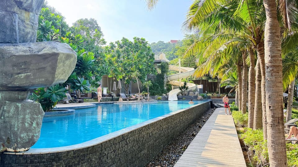 Garden view, Pool view, Swimming pool, sunbed