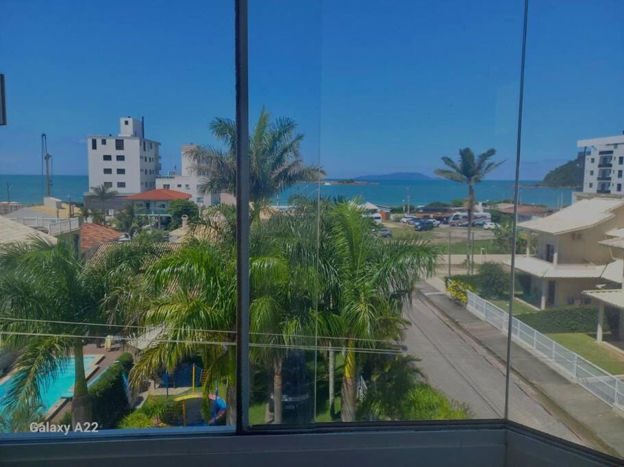 Apê de frente para o mar, a 1 min da praia! Apartment in Florianopolis