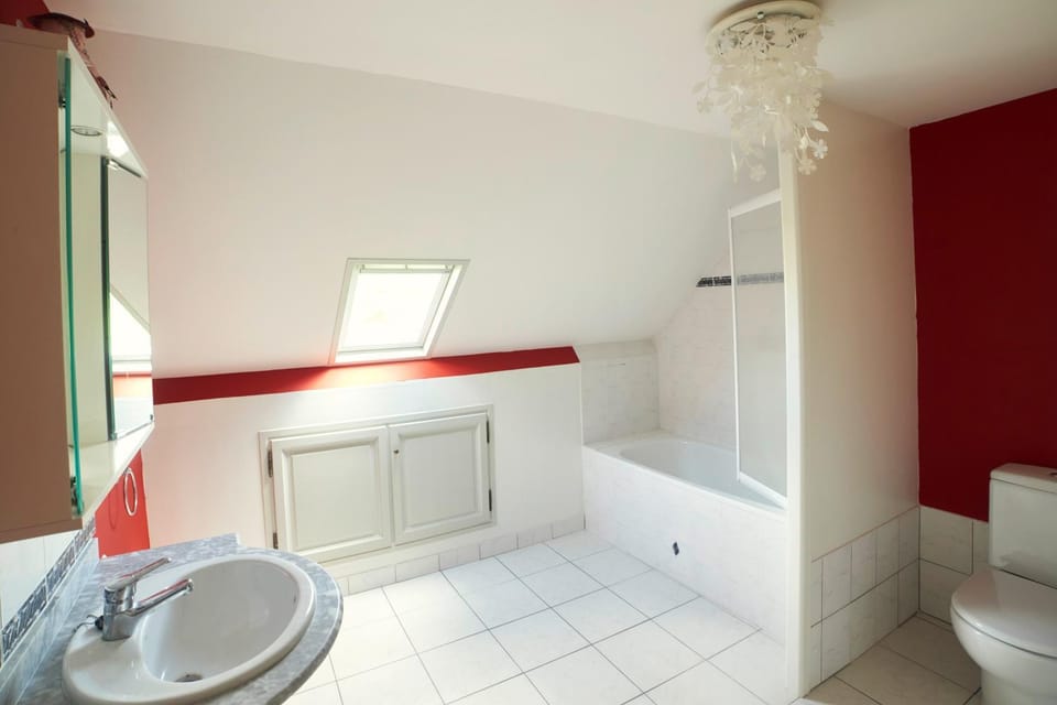 Shower, Toilet, Bathroom, Bath