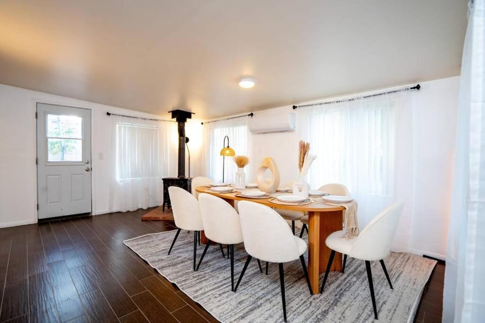 Stylish Cozy, Aesthetic, Stocked Kitchen, and Pet Friendly House in Palmdale