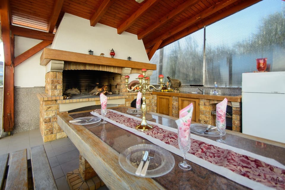 BBQ facilities, Dining area