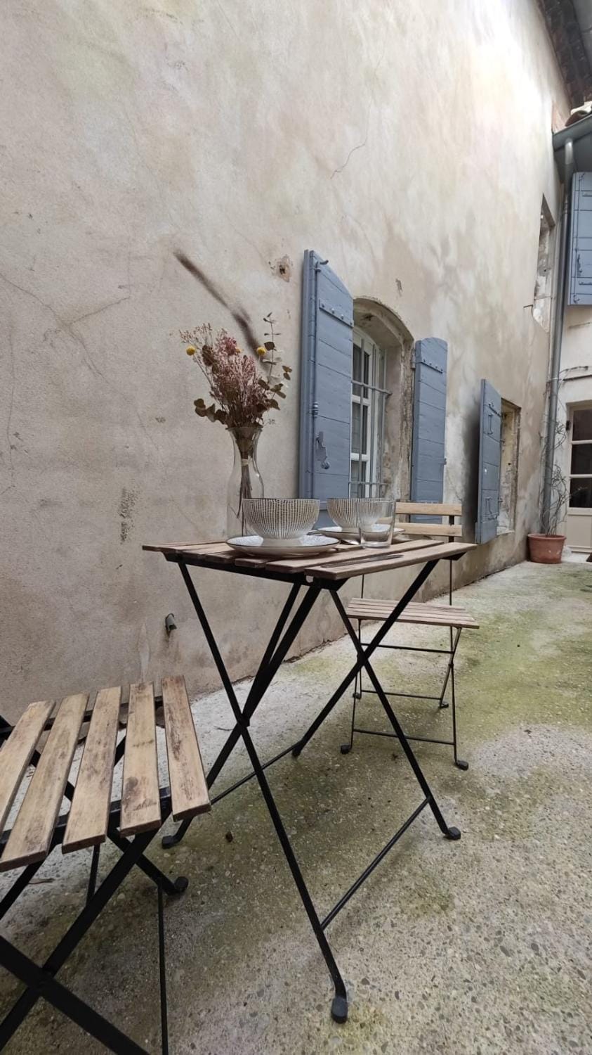 Patio, Day, Balcony/Terrace, Dining area