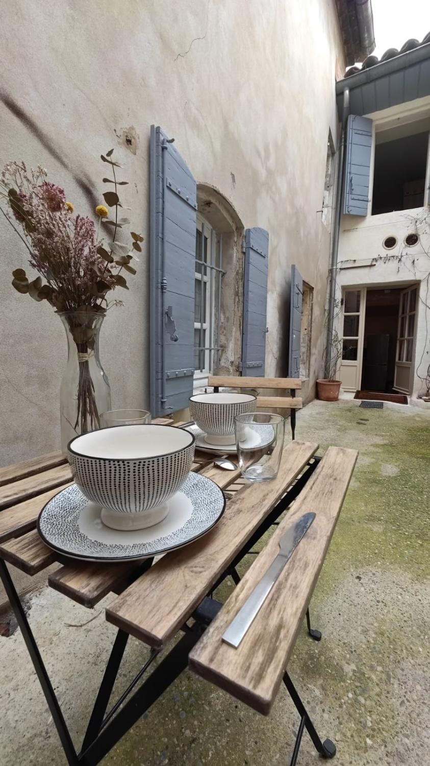 Property building, Patio, Day, Dining area