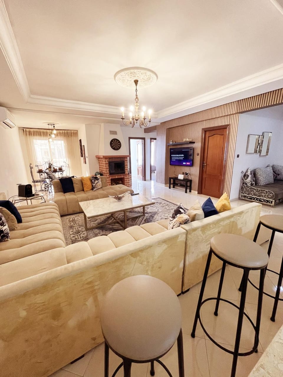 Darts, TV and multimedia, Living room, Seating area, fireplace