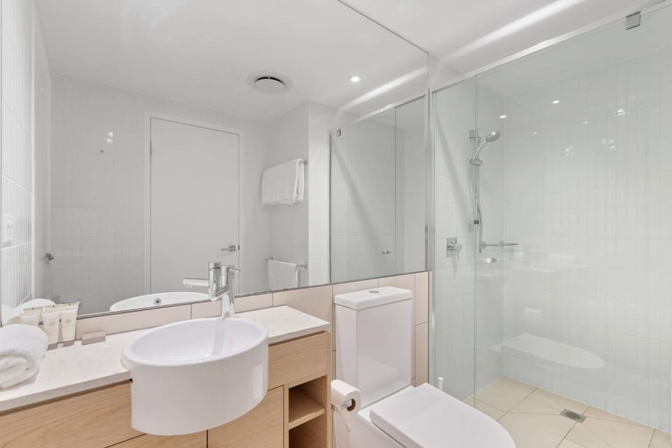 Broadbeach 2b2b apt FREE parking Apartment in Gold Coast