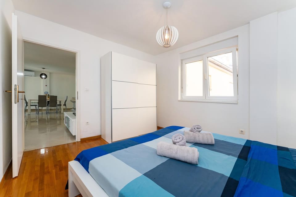 Bed, Kitchen or kitchenette, Photo of the whole room, Bedroom, towels, wardrobe