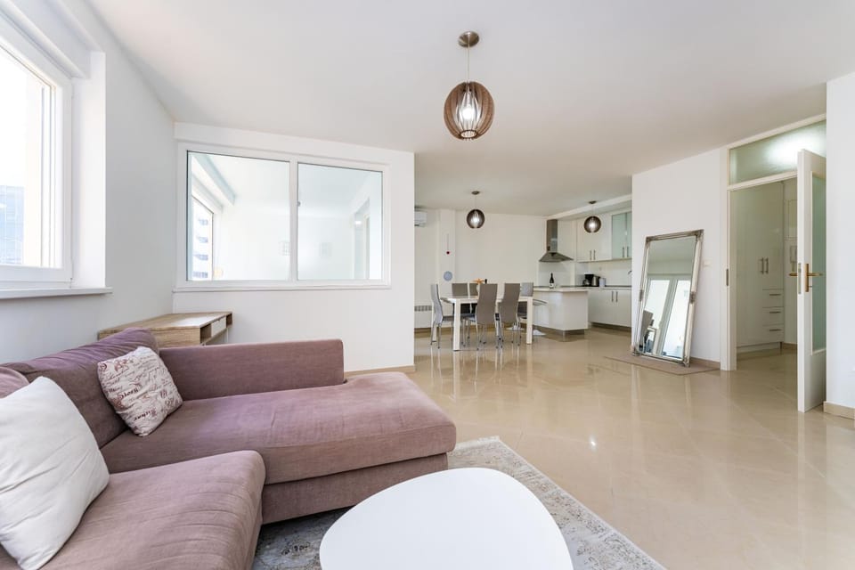 Kitchen or kitchenette, Living room, Seating area, Dining area, air conditioner