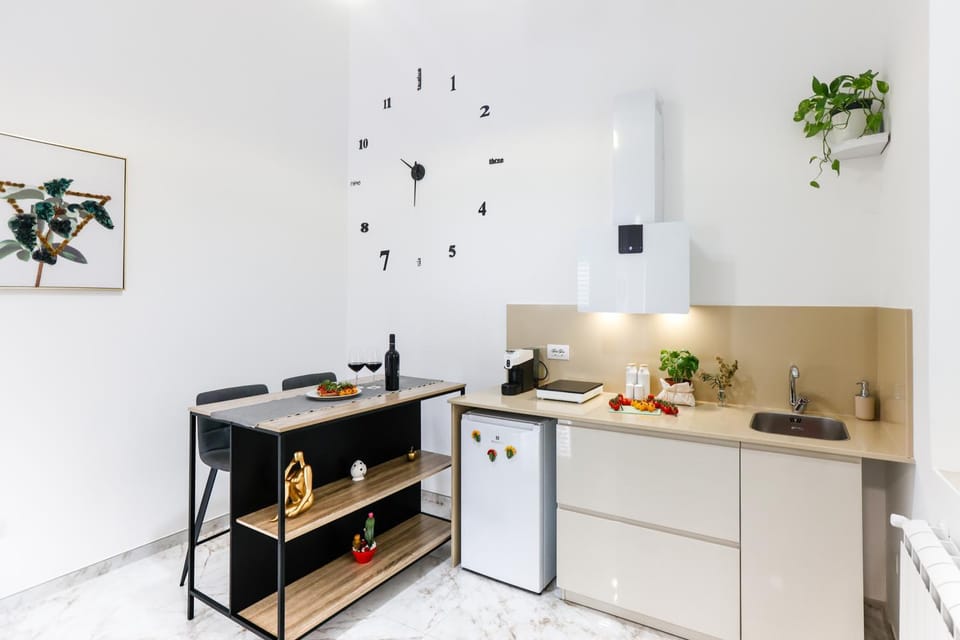 Kitchen or kitchenette