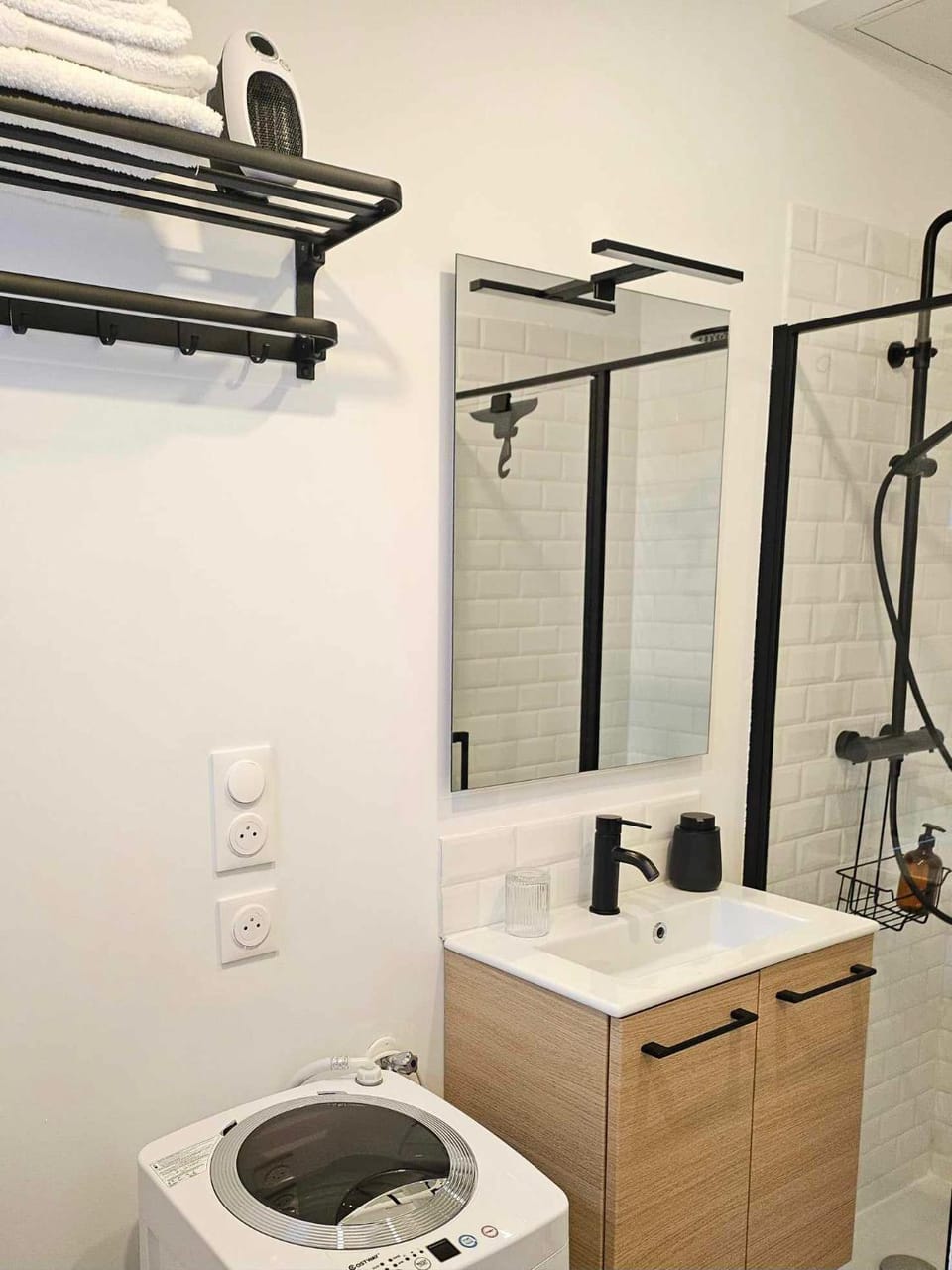 Shower, towels