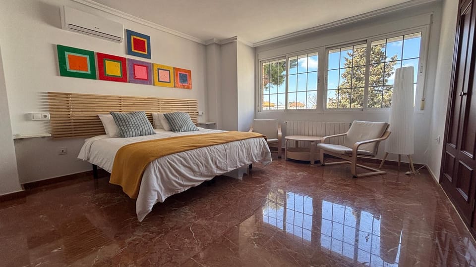 Photo of the whole room, Seating area, Bedroom