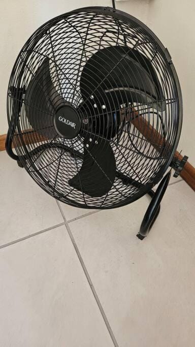 Honeywood Stays "Spacious 2 Bedroom Unit - Near Airport, Free Parking & Wi-Fi, Private Garden Apartment in Port Elizabeth