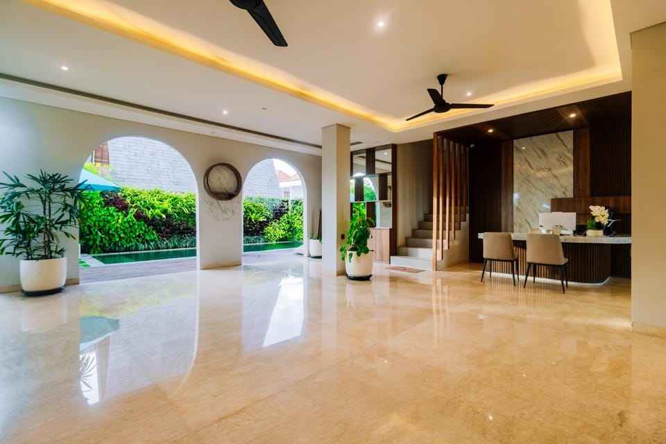 Lobby or reception, Internal: Not applicable to any particular room