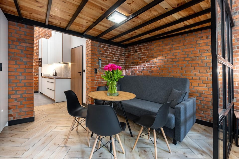Kitchen or kitchenette, Seating area, Dining area, oven