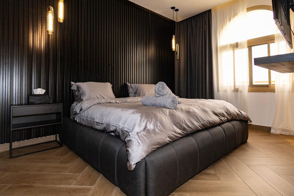 Luxurious Villa 5BHK with Pool BBQ and Full Time Housemaid Assistance - live in Villa in Dubai