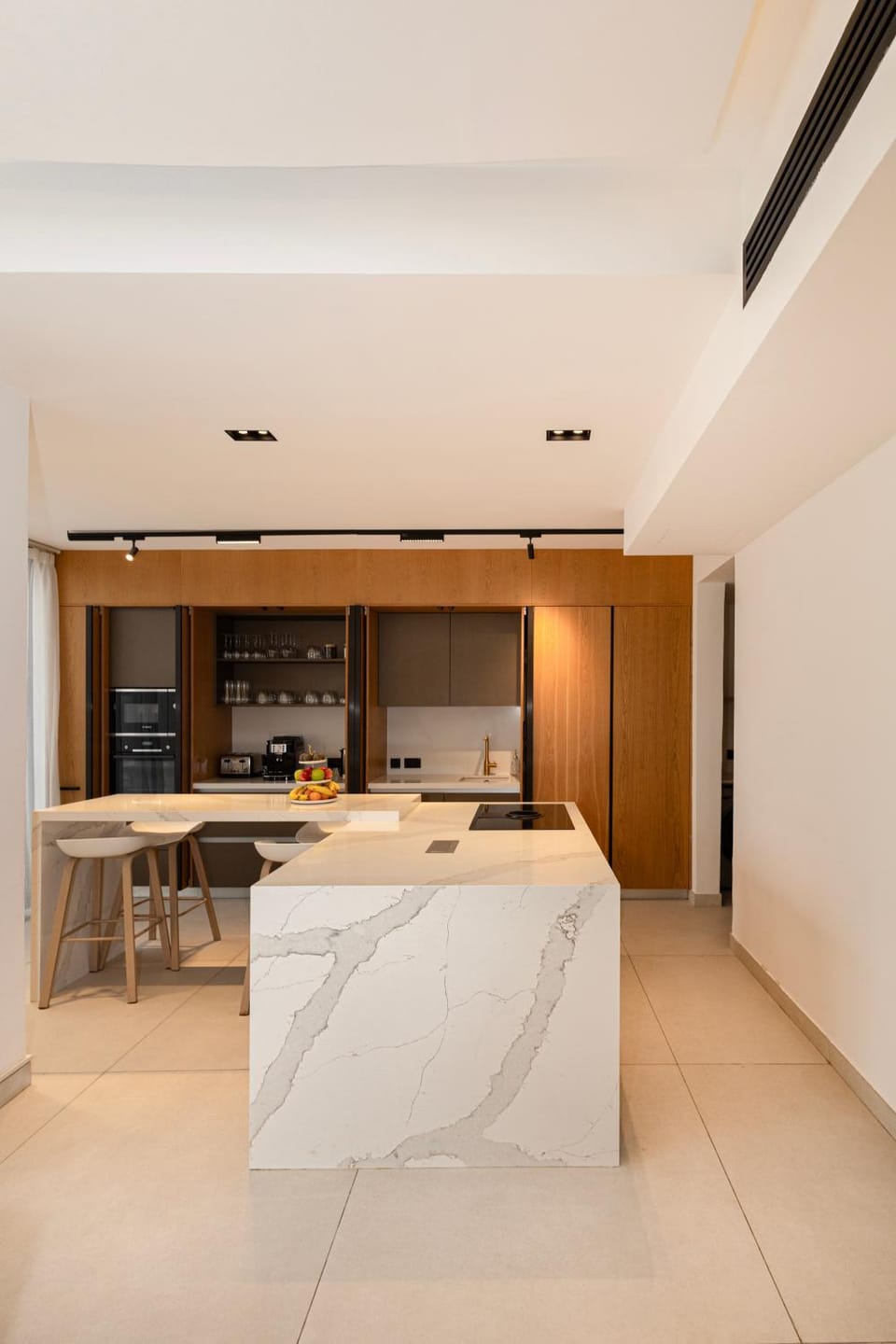 Luxurious Villa 5BHK with Pool BBQ and Full Time Housemaid Assistance - live in Villa in Dubai