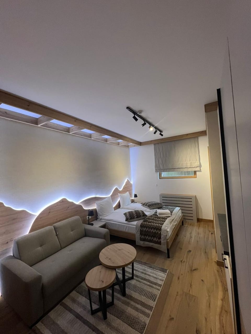 TV and multimedia, Kitchen or kitchenette, Living room, Seating area, Bedroom