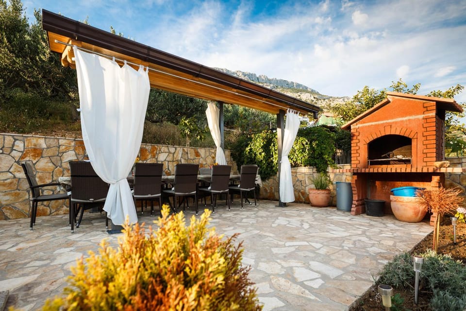 BBQ facilities, BBQ facilities, Balcony/Terrace, Pool view