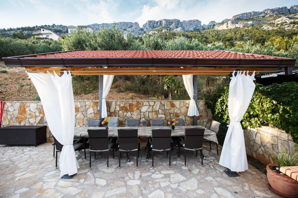 BBQ facilities, Garden, Balcony/Terrace, Dining area, Mountain view, Sea view