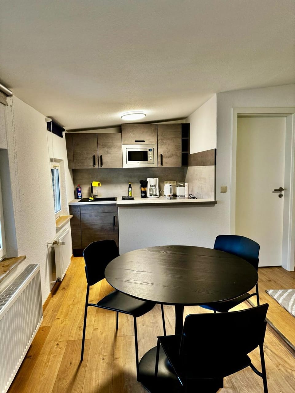 Kitchen or kitchenette, Dining area, toaster