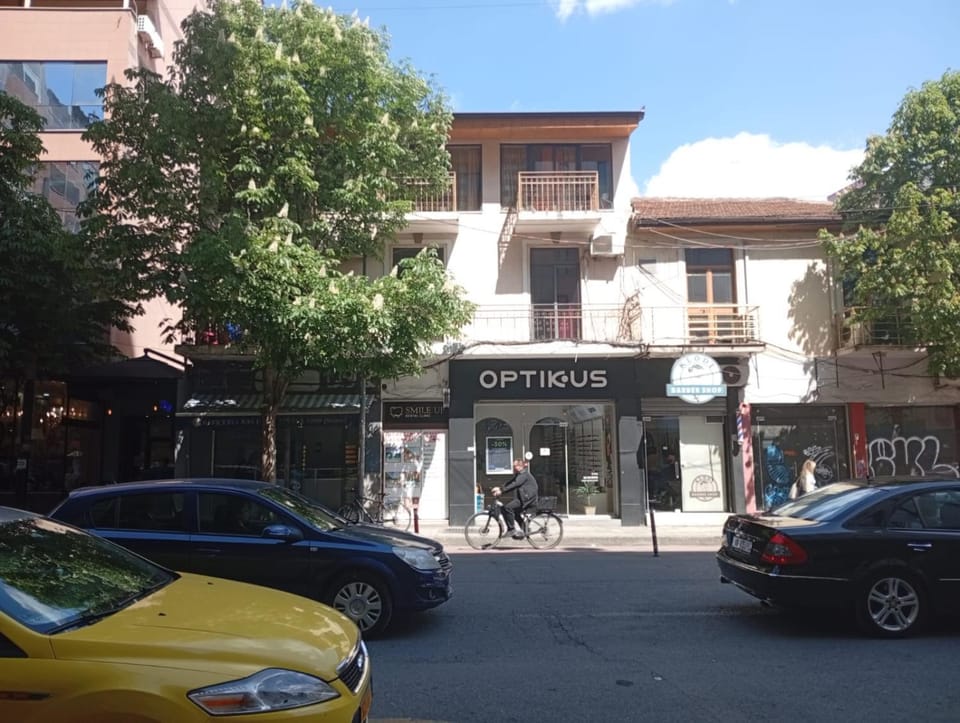 Property building, Street view, Location