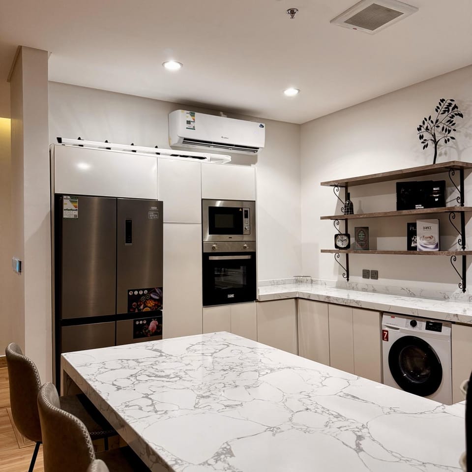 Kitchen or kitchenette, Lounge or bar, oven, washing machine
