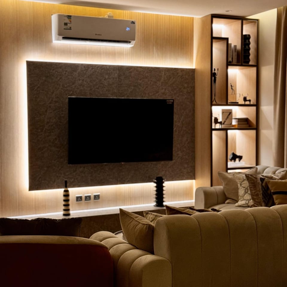 TV and multimedia, Living room, Seating area, Evening entertainment