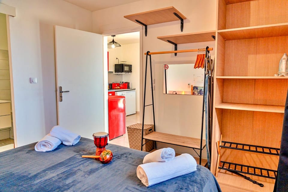 Bed, kitchen