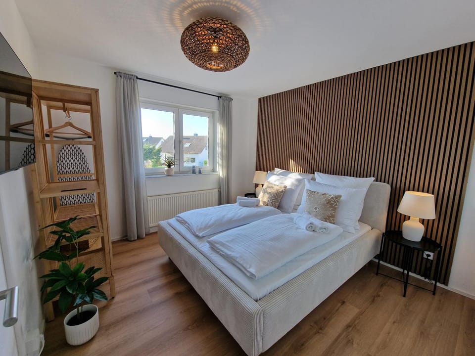 Bed, TV and multimedia, Photo of the whole room, Bedroom, cot, flat iron, heating, internet, wardrobe