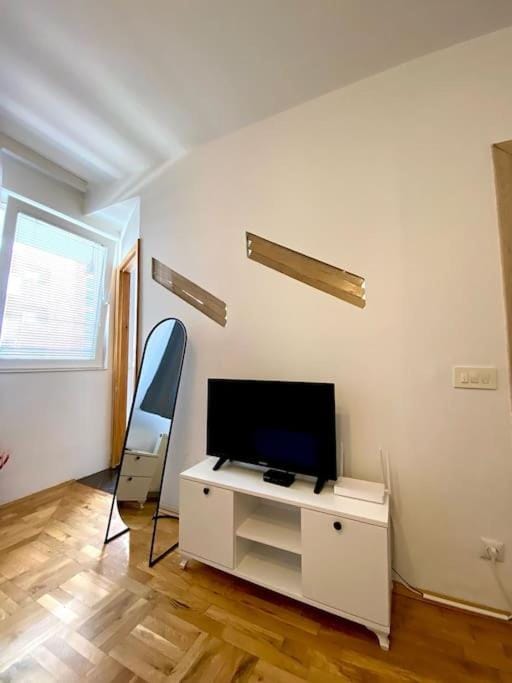 Communal lounge/ TV room, TV and multimedia