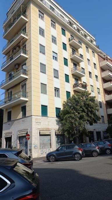Property building, Day, Neighbourhood, Street view, Location, Parking