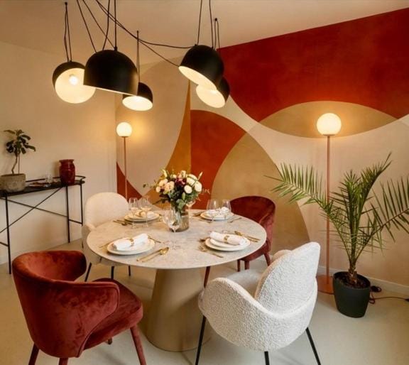 Seating area, Dining area, Food, Lunch, Dinner