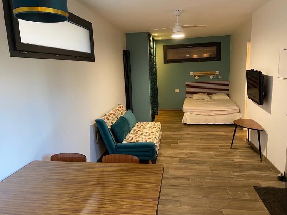 Dépendance au calme, Tram A&F, commerces parking gratuit House in Mérignac