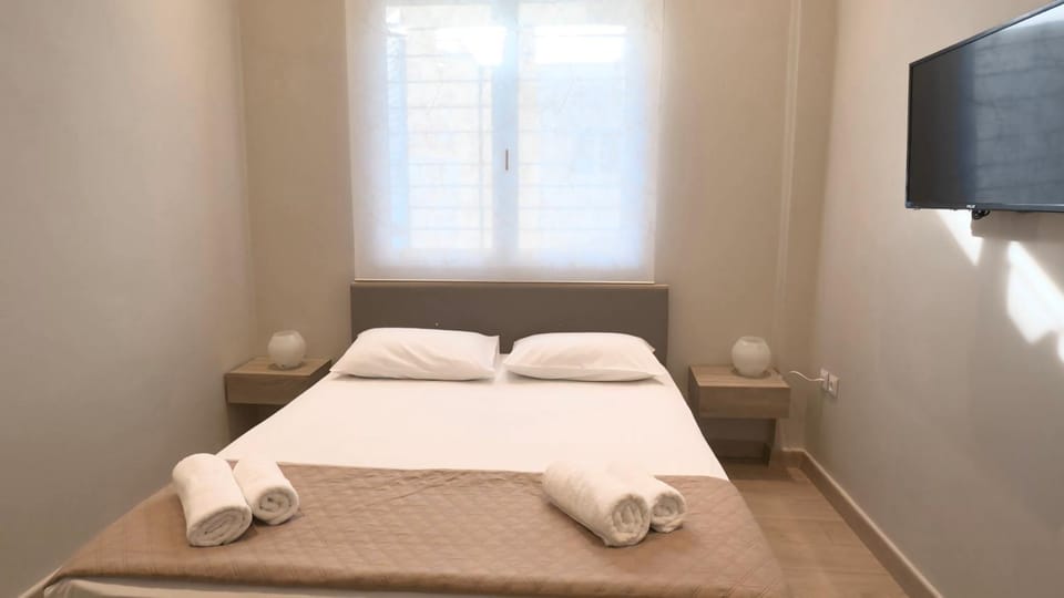 TV and multimedia, Photo of the whole room, Bedroom