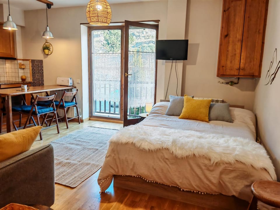 Tu rincón rústico con balcón y vistas - Erta 2 Apartment in Pla de l'Ermita