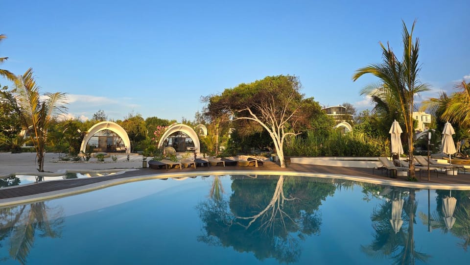 Property building, Pool view