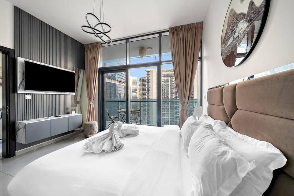 1BR Dubai, Merano Canal View Retreat Near Metro Dining Shopping Mall Apartment in Dubai