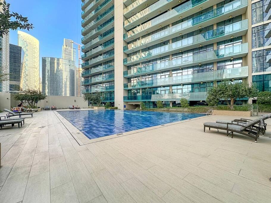 1BR Dubai, Merano Canal View Retreat Near Metro Dining Shopping Mall Apartment in Dubai
