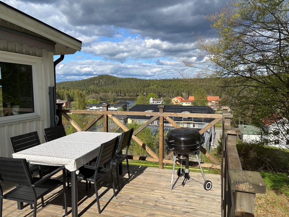 Stort hus, underbar utsikt & 3 min till Isaberg! House in Västra Götaland County