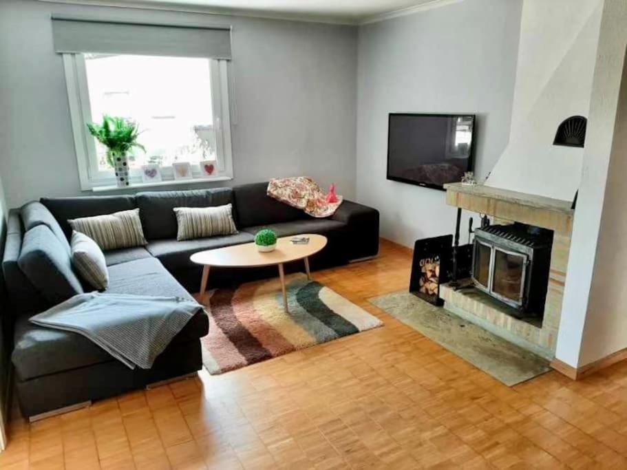 Communal lounge/ TV room, TV and multimedia, Living room, Seating area, Evening entertainment, fireplace