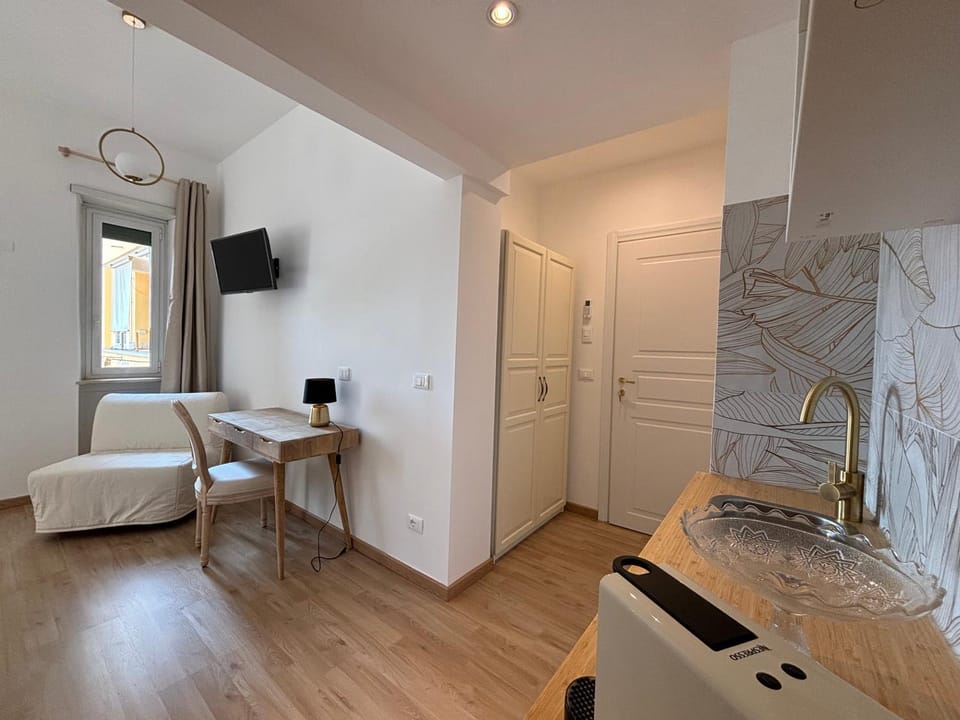 TV and multimedia, Seating area, Evening entertainment, wardrobe