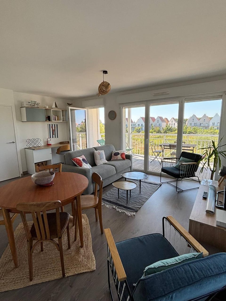 View (from property/room), Balcony/Terrace, Living room