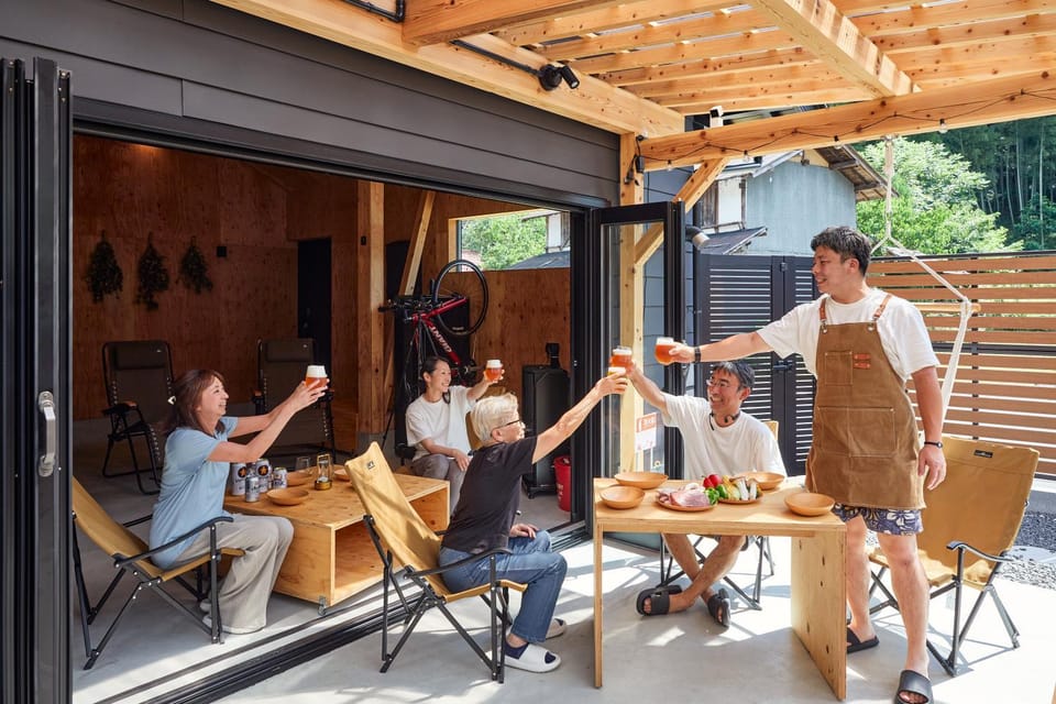 Patio, Day, People, BBQ facilities, Food and drinks, Food, group of guests