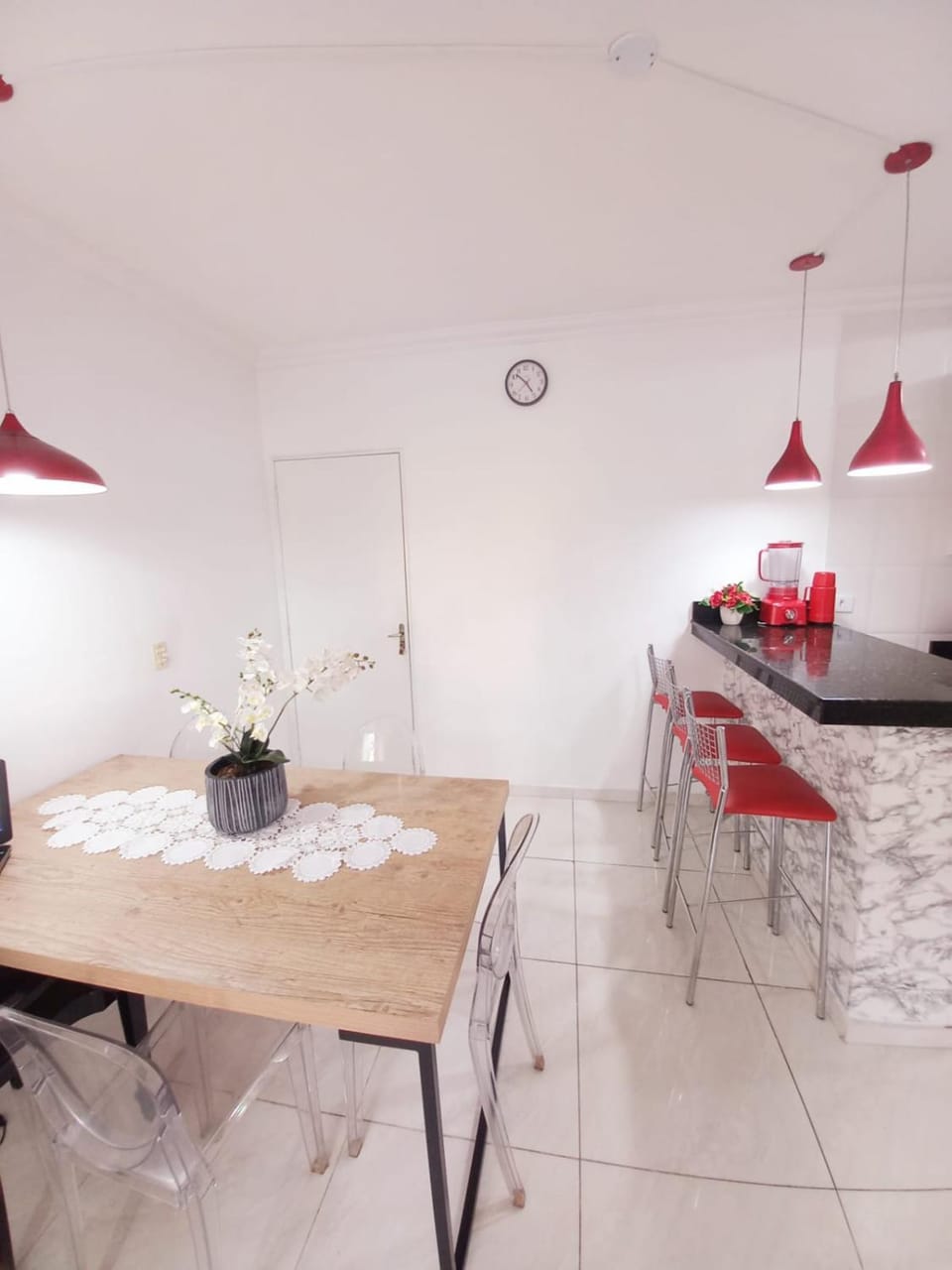 Kitchen or kitchenette, Seating area, Dining area