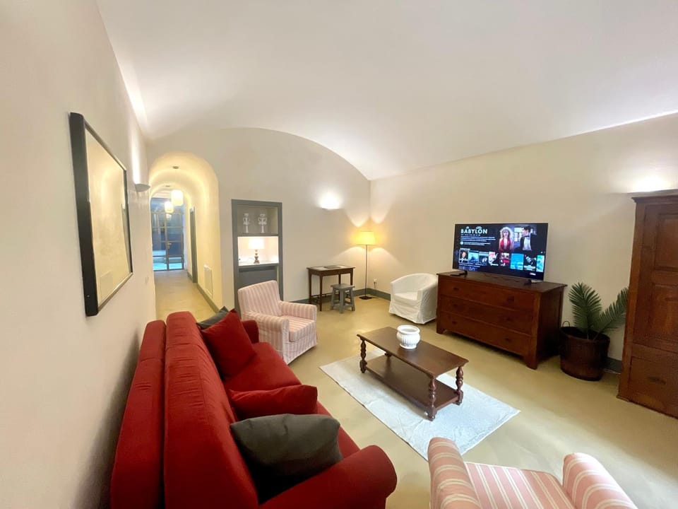 Communal lounge/ TV room, TV and multimedia, Living room, Seating area, Evening entertainment
