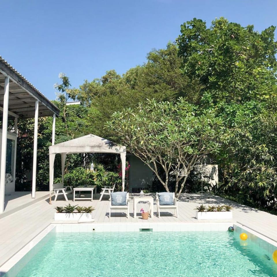Swimming pool, Swimming pool